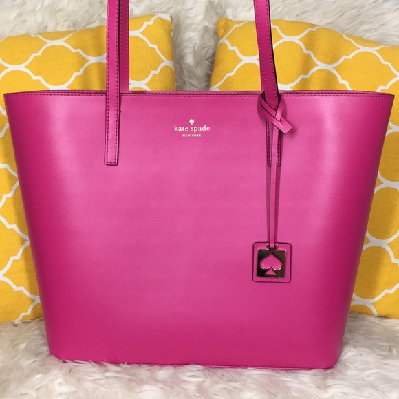 kate spade Handbags - 🌸OFFERS?🌸Kate Spade All Leather Pink Zip Tote